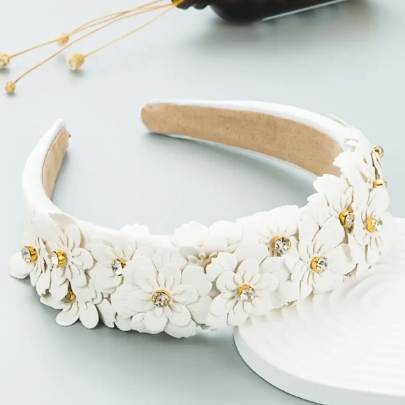 NEW Le Fleur Bandeau
